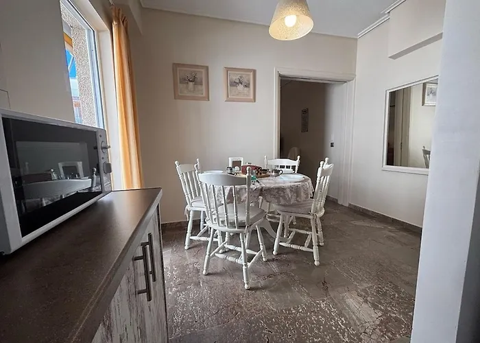 Cozy & Quiet Seaside Appartement Loutráki